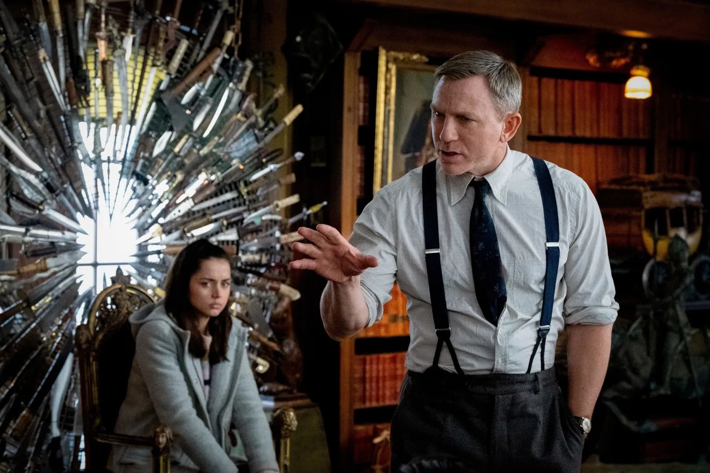 Daniel Craig detektiiv Benoit Blancina ja Ana de Armas hooldaja Marta Cabrerana 2019. aasta filmis «Knives Out» («Nugade peal»)