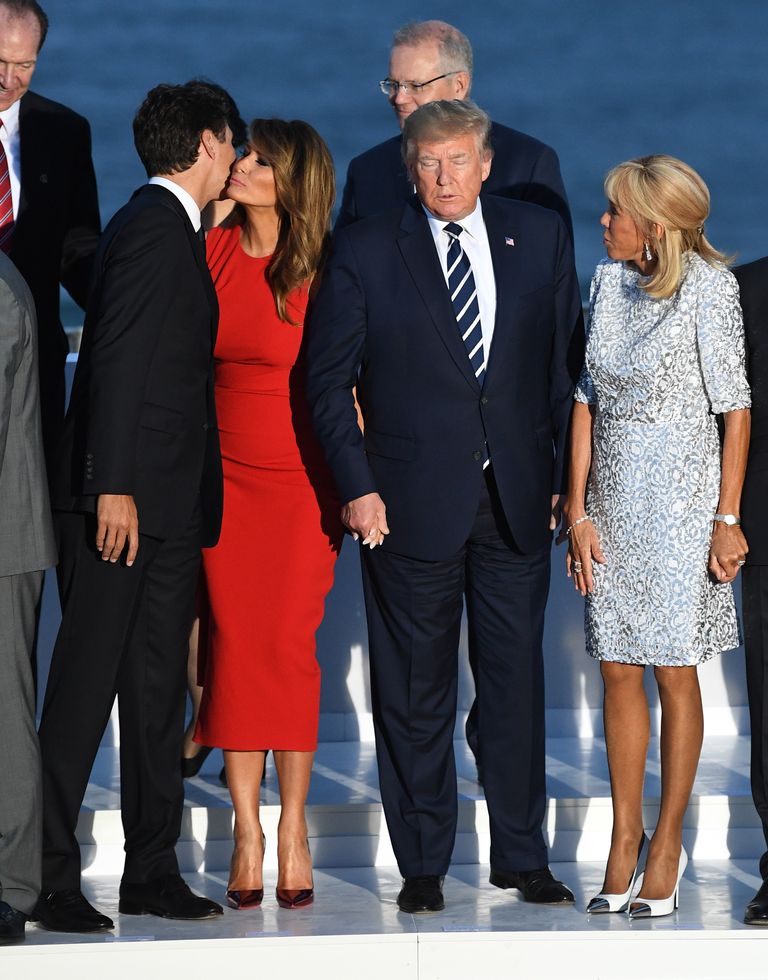 Kanada peaminister Justin Trudeau suudlemas G7 tippkohtumisel Biarritzis USA esileedit Melania Trumpi. Pildil on veel USA president Donald Trump ja Prantsuse esileedi Brigitte Macron