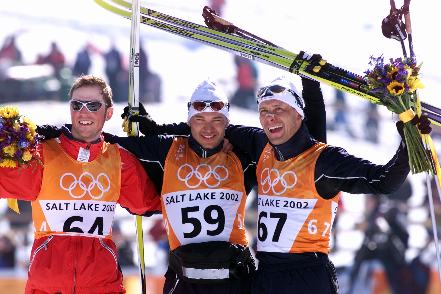 Andrus Veerpalu (keskel) ja Jaak Mae (nr 67) on saanud Salt Lake City taliolümpial esimese ja kolmanda koha. Teiseks tuli norralane Frode Estil (vasakul).