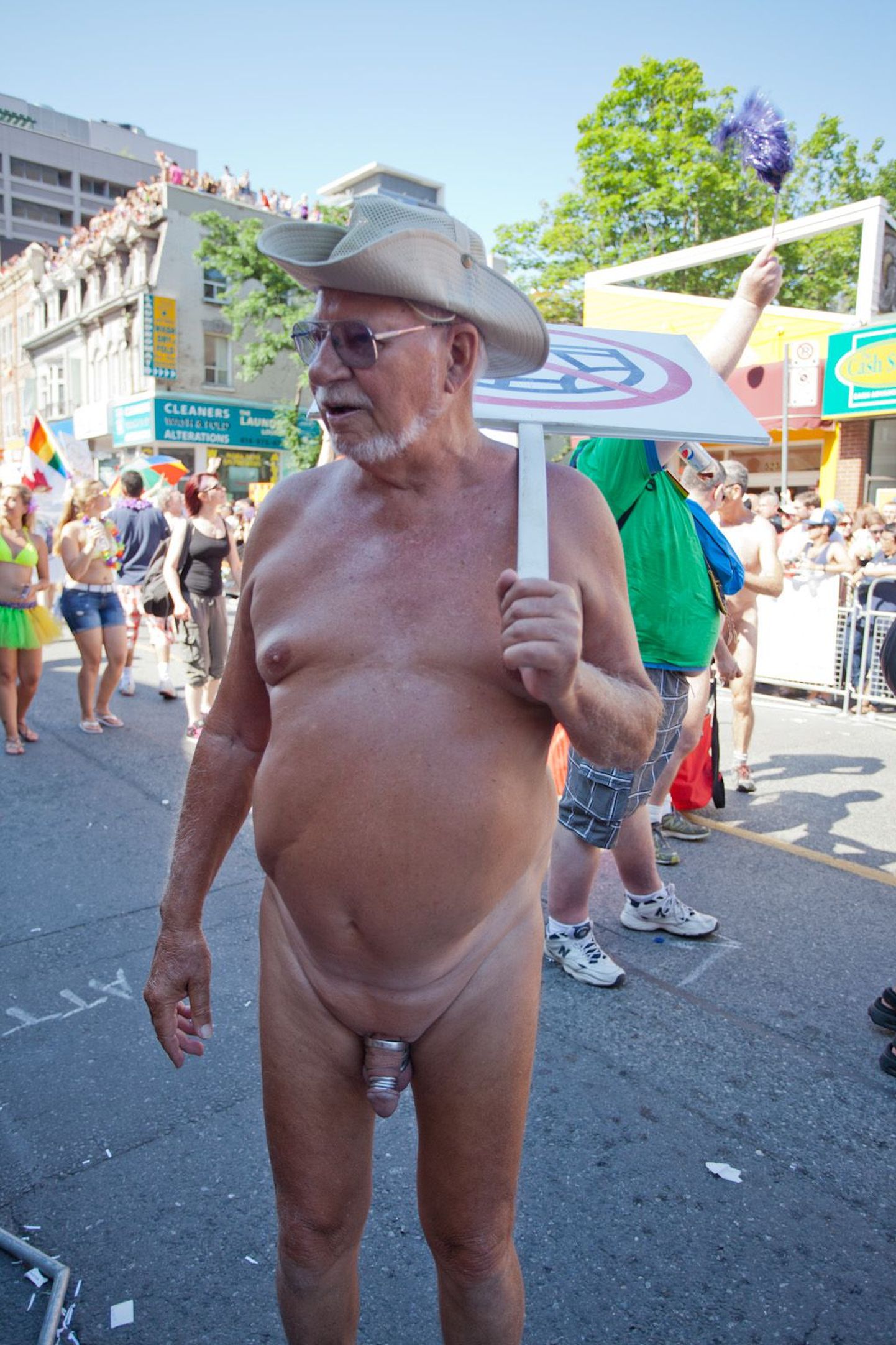 Torontos toimus terve nädala kestnud lesbide, geide, biseksuaalide ja transseksuaalide pidustus Pride Toronto.