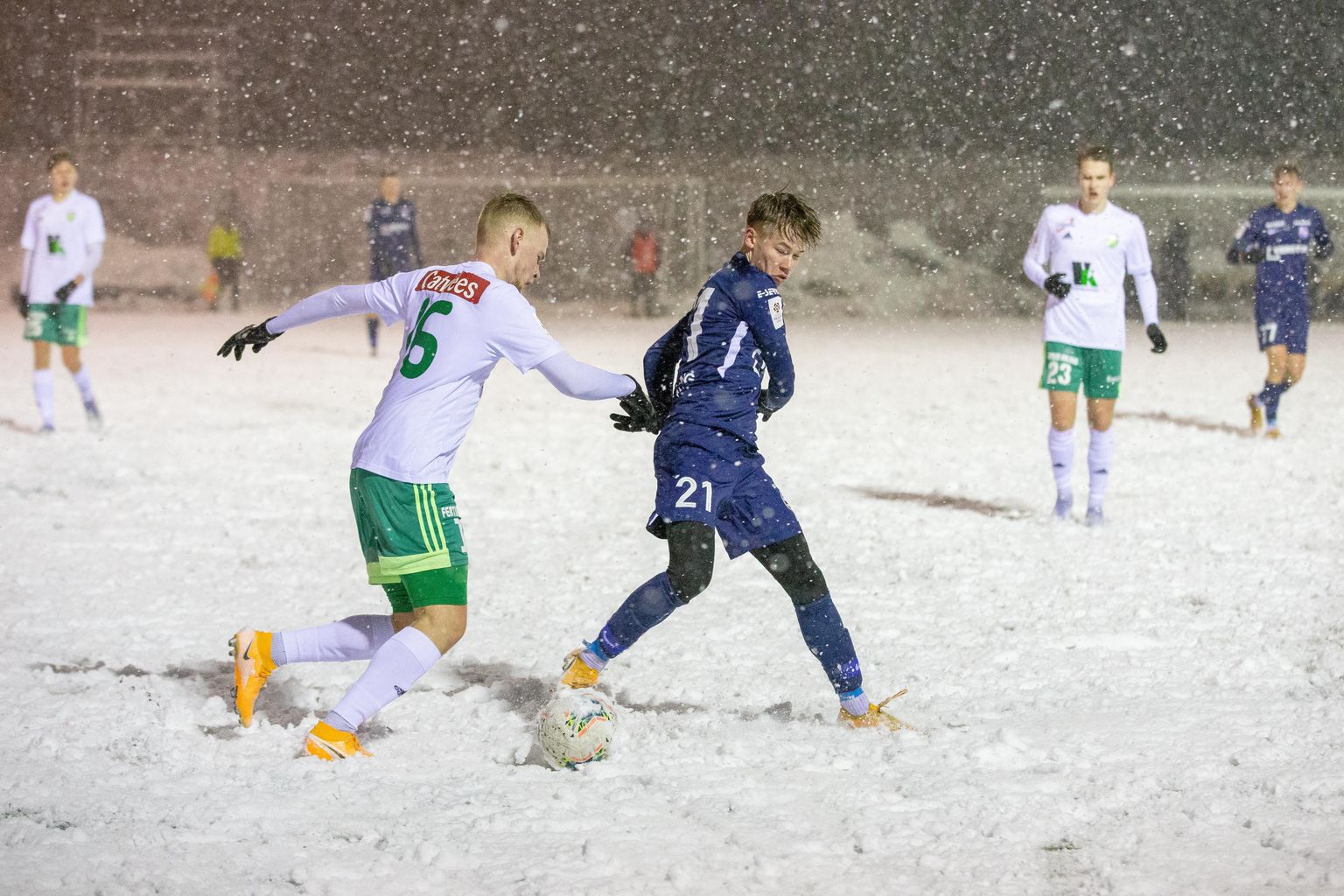 Eelmise aasta märtsis sadas Paide Linnameeskonna U21 mängu ajal ootamatult maha paks lumi ning kohtumine Levadiaga sarnanes lumes müttamisele mitte jalgpallile.