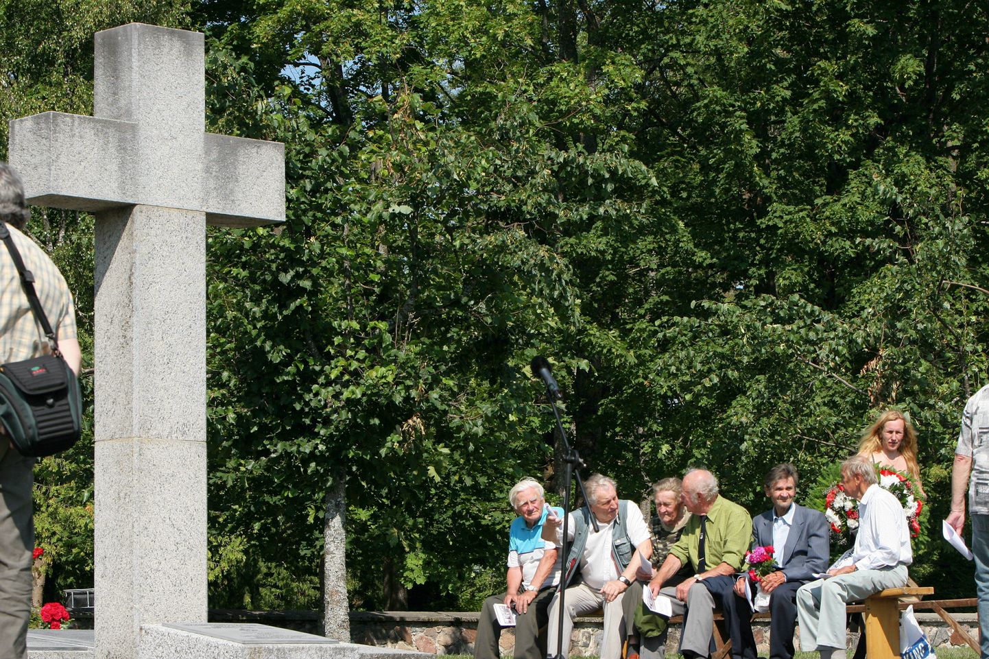 8. juulil tähistati Viljandis Saksa sõjaväe kalmistul Saksa vägede Viljandisse saabumise 70.aastapäeva.