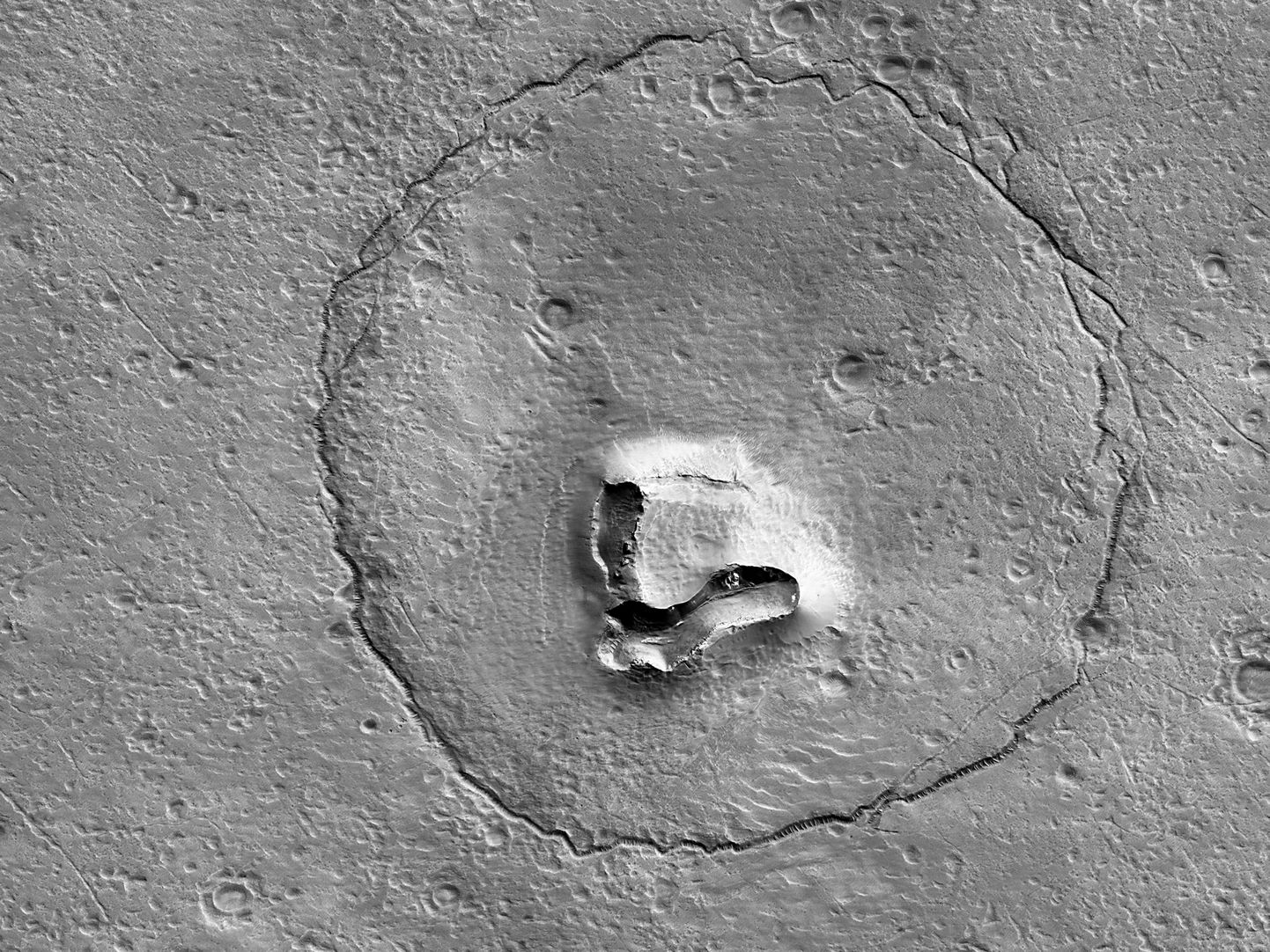 NASA teadlased leidsid Marsil geoloogilised moodustised, mis tekitavad nagu karunäo