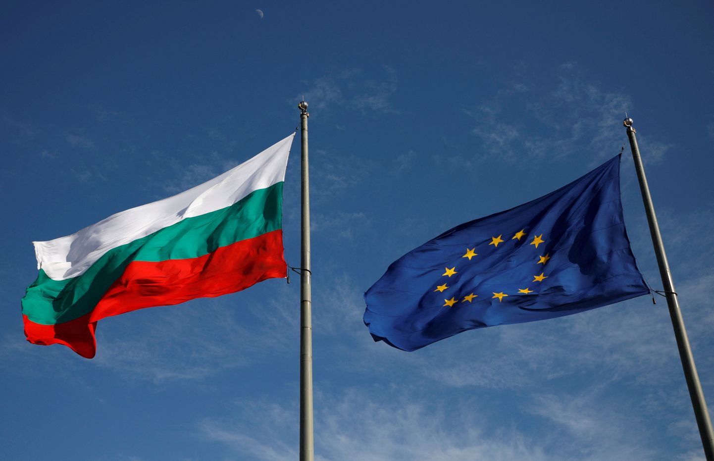 Bulgaaria ja Euroopa Liidu lipud.