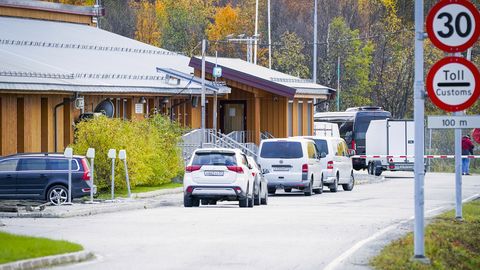 Norra sulgeb teisipäevast Vene numbrimärgiga autodele piiri
