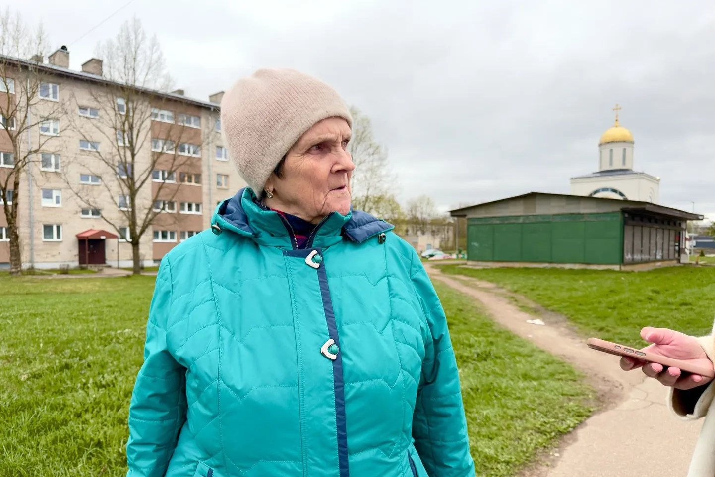 «Ma arvan, et sõda ei tule, sest Putin on meie oma. Võib-olla mitte teie oma, aga meie oma. Küll tema kuidagi lahendab selle,» ütles Narva elanik Galina.