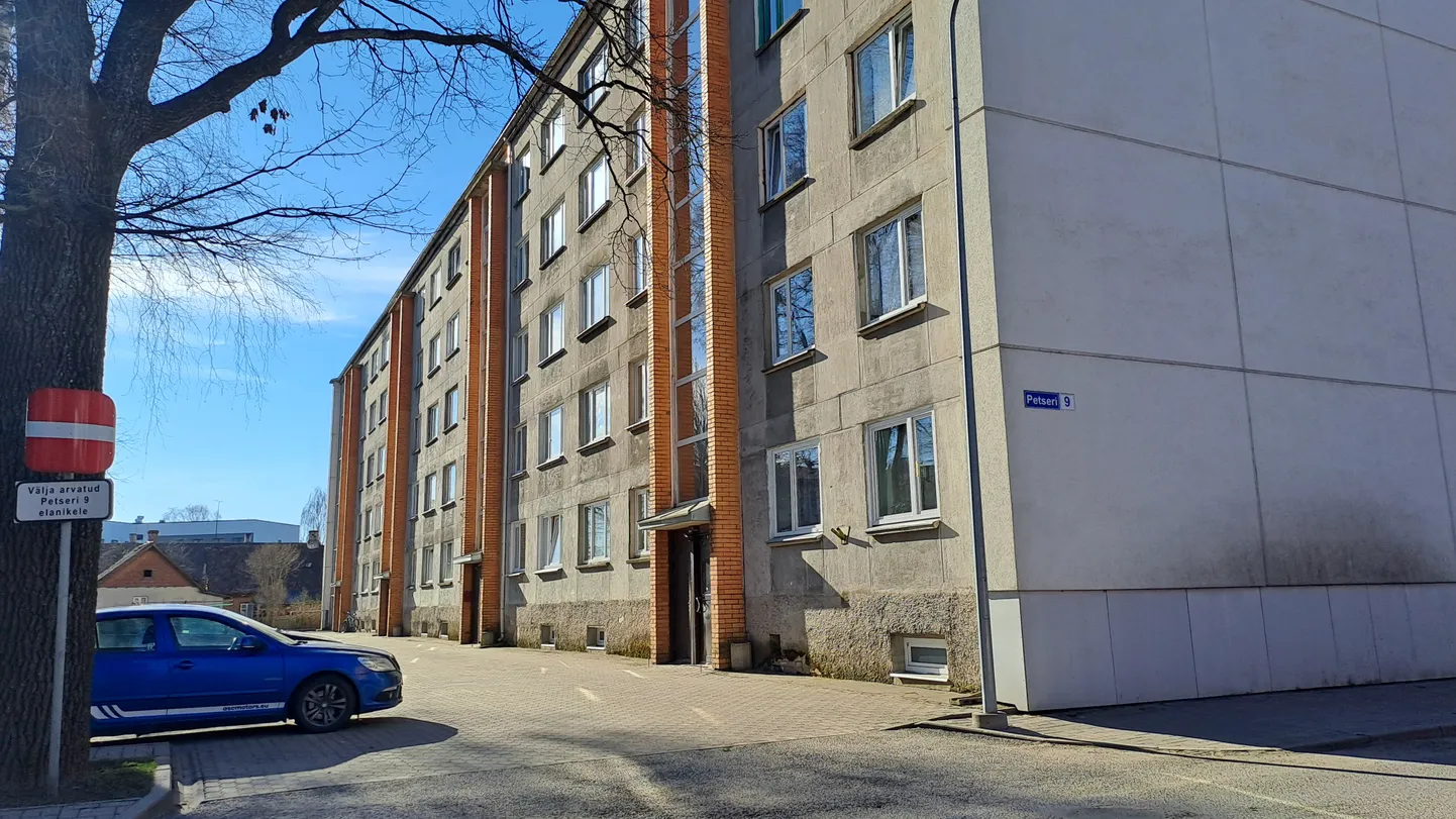 Võrus Petseri tn 9 kortermaja läheb peagi rekonstrueerimisele.