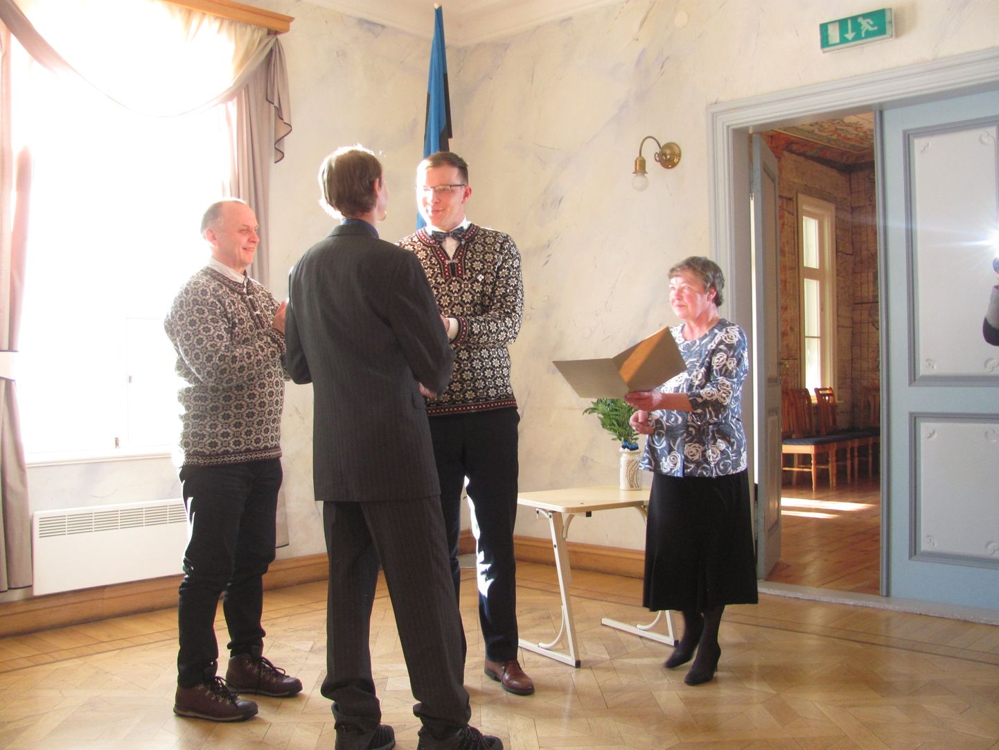Tammsaare lugejapreemia üle andmine Marek Kahrole Albu mõisas.