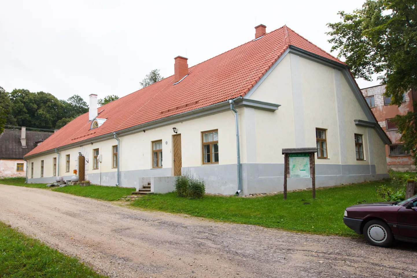 Nii seest kui väljast kena ilme saanud Kuigatsi külamajast on aastate jooksul kujunenud kohaliku külaelu süda. Lisaks külaseltsile tegutseb majas raamatukogu, suvel oli avatud ka suvekohvik. Majast on saanud rahva kokkusaamise, pidutsemise ja muidu tore ajaveetmise koht.