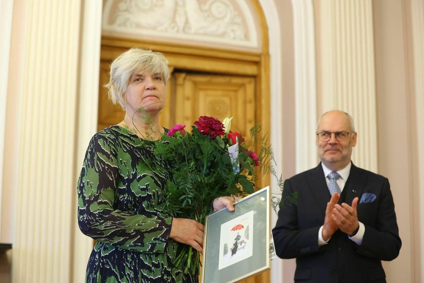 President Alar Karis andis aasta kirjandusõpetaja tiitli Gustav Adolfi gümnaasiumi eesti keele ja kirjanduse õpetajale Anu Kellale. 