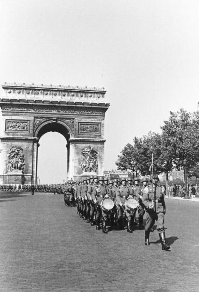 Sakslased marssimas 1940. aasta mais Pariisis