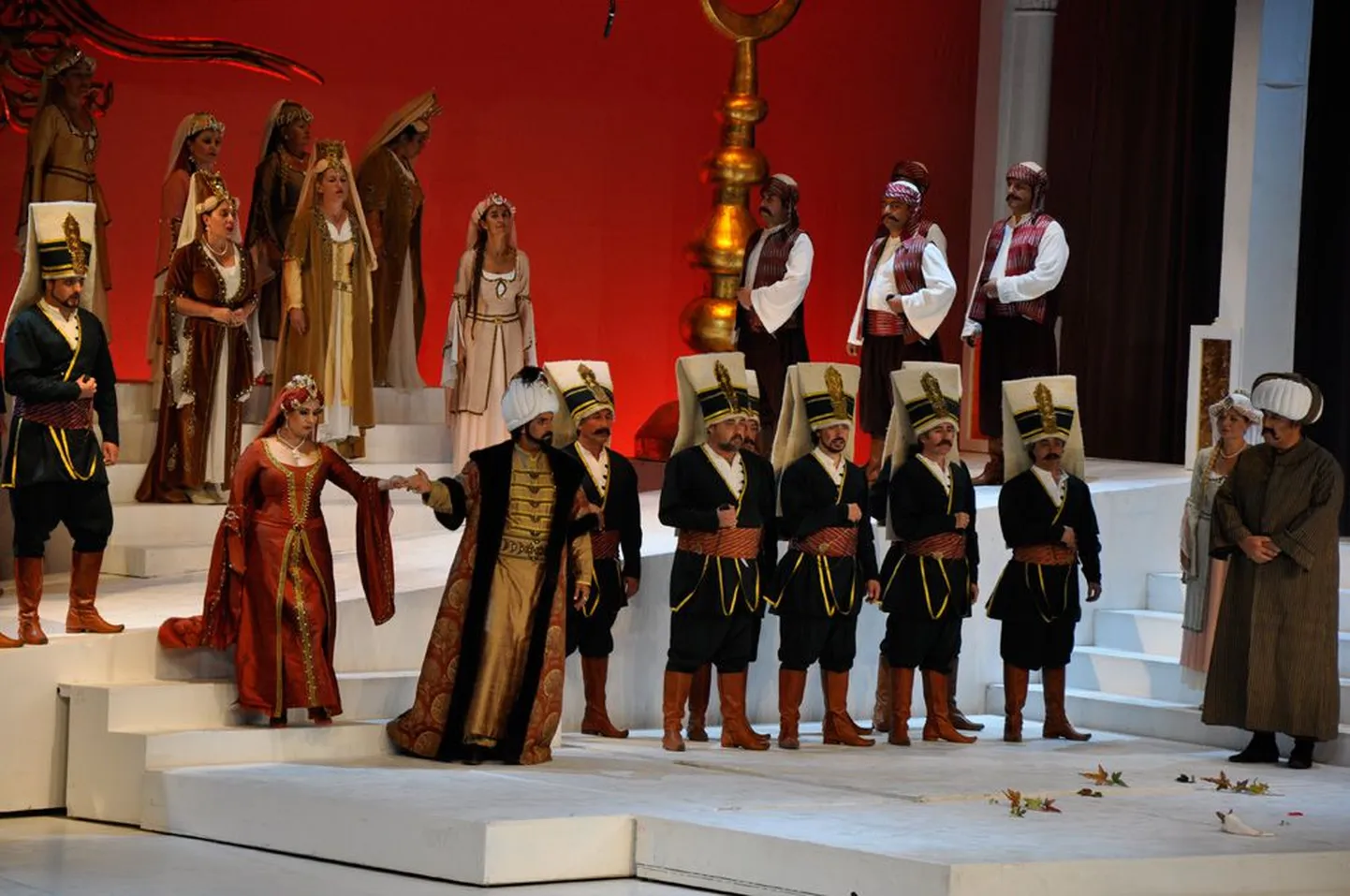 Väikesed traditsioonid kohtuvad suurtega: Mozarti «Haaremirööv» Ankara Riikliku Balleti- ja Ooperiteatri tõlgenduses Saaremaa ooperipäevadel.