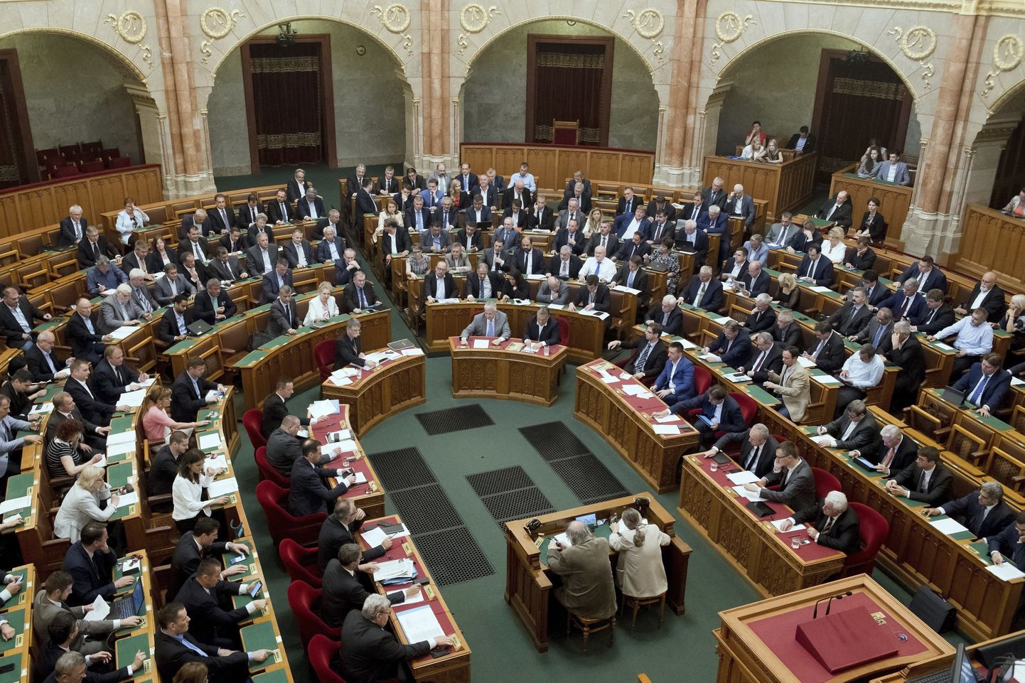 Ungari parlament. Foto on illustratiivne.
