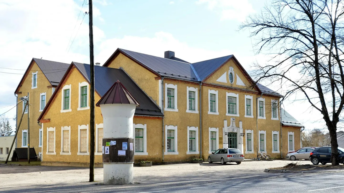 Juugendlik Väike-Maarja Põllumeeste Seltsi maja on ehitatud arhitekt Fromhold Kangro projekti järgi 1912. aastal.