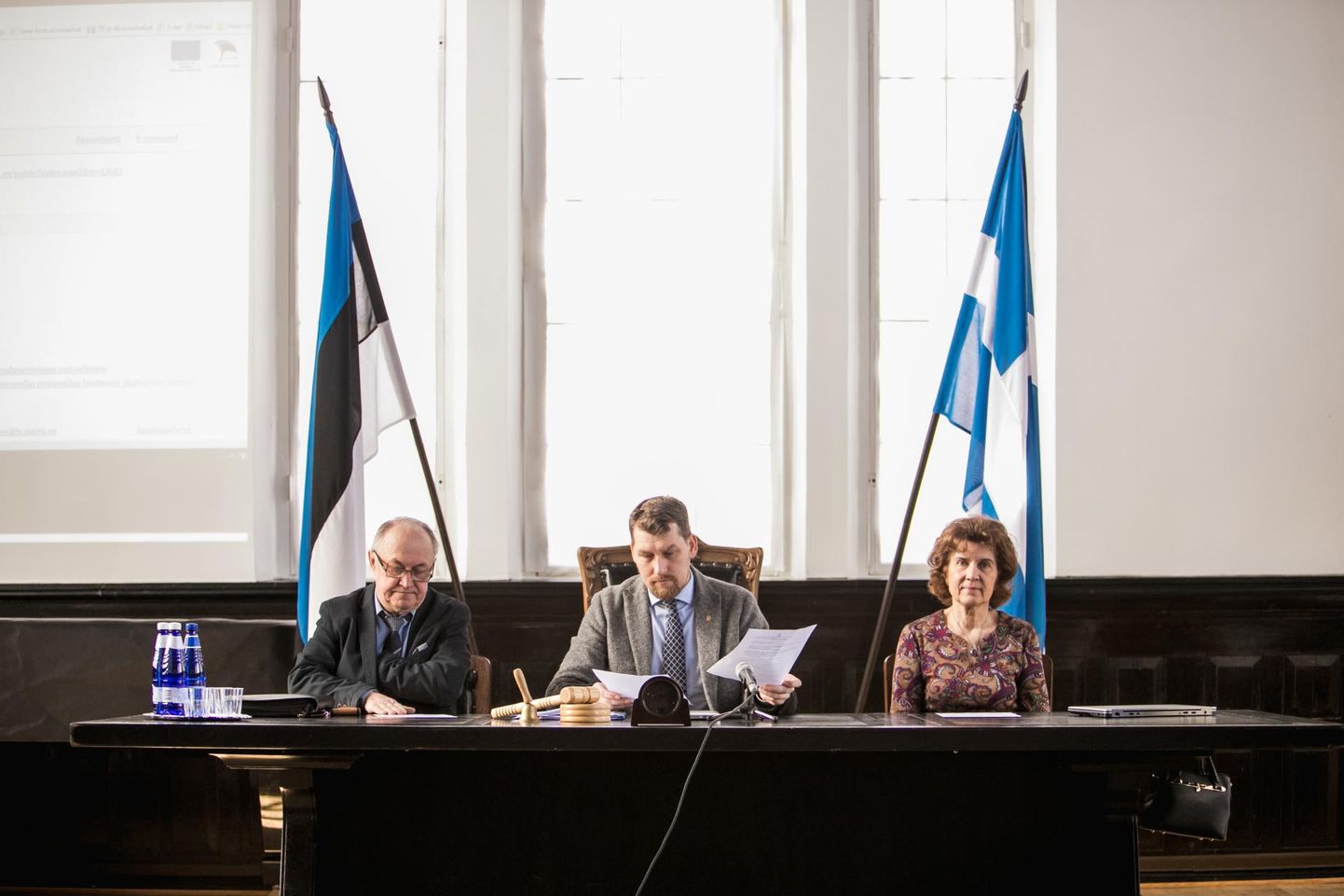Pärnu linnavolikogu esimees Andres Metsoja (Isamaa) sattus avalikku sõnasõtta opositsioonilise Reformierakonna volinikega.