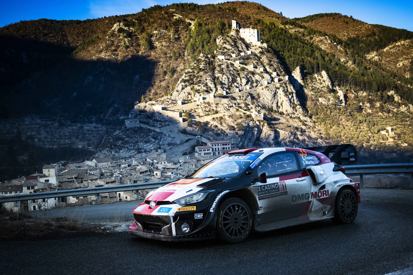 Elfyn Evans 2022. aastal Monte Carlo rallil. Traditsioonilist hooaja avaetappi MM-kalendrist välja kukkumine ei ohusta.