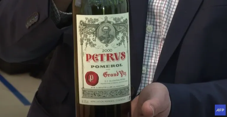 Üks Chateau Petrus Pomerol 2000. aasta veinidest, mis oli 14 kuud rahvusvahelises kosmosejaamas (ISS).