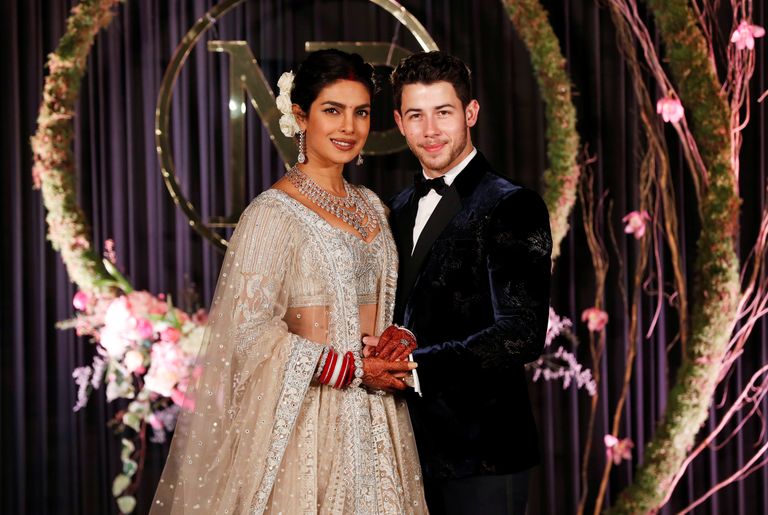 Priyanka Chopra ja Nick Jonas 4. detsembril poseerimas Indias New Delhis pulmafoto jaoks