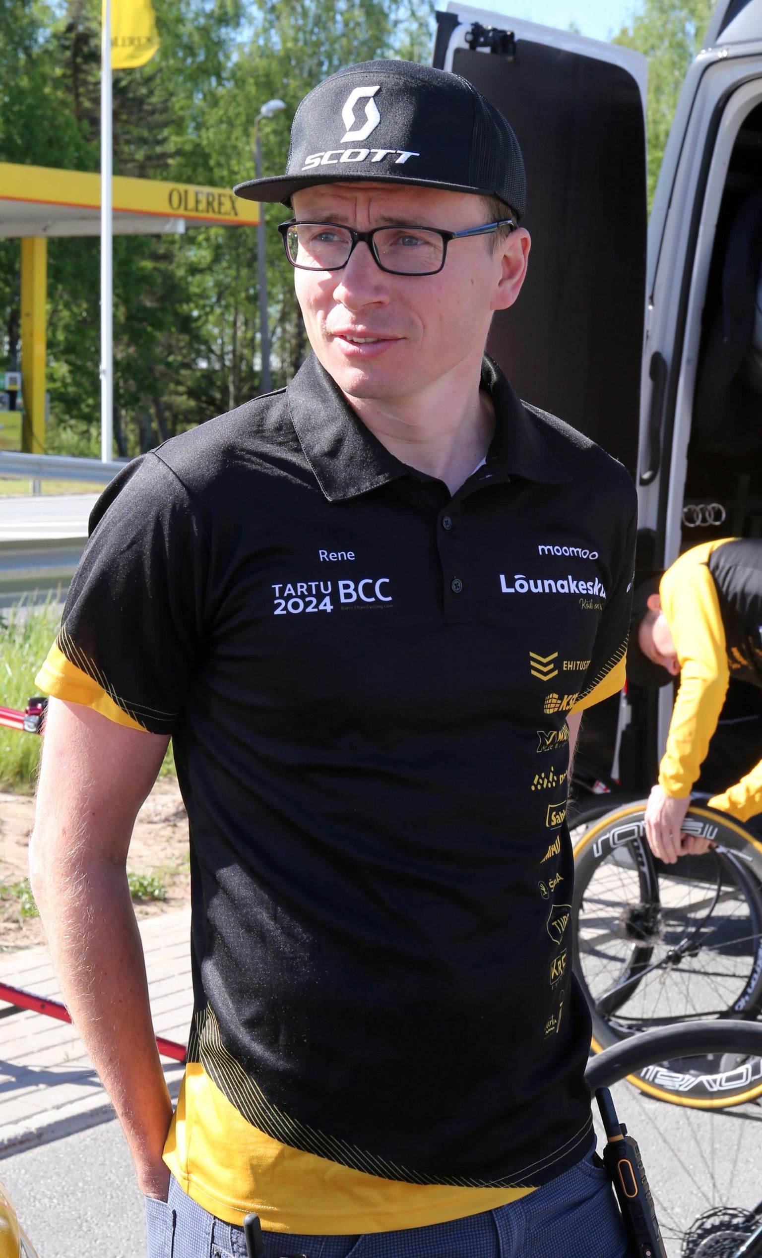 Jalgrattatiim Tartu 2024/Baltic­Chain­Cycling.com-i juht Rene Mandri tõdes, et amatööridel on lähitulevikus profitiimidesse väga raske pääseda. Palju tippsportlasi jääb tööta, meeskondadel kaovad ära sponsorid, muu hulgas on mõned juba teatanud, et lahkuvad.