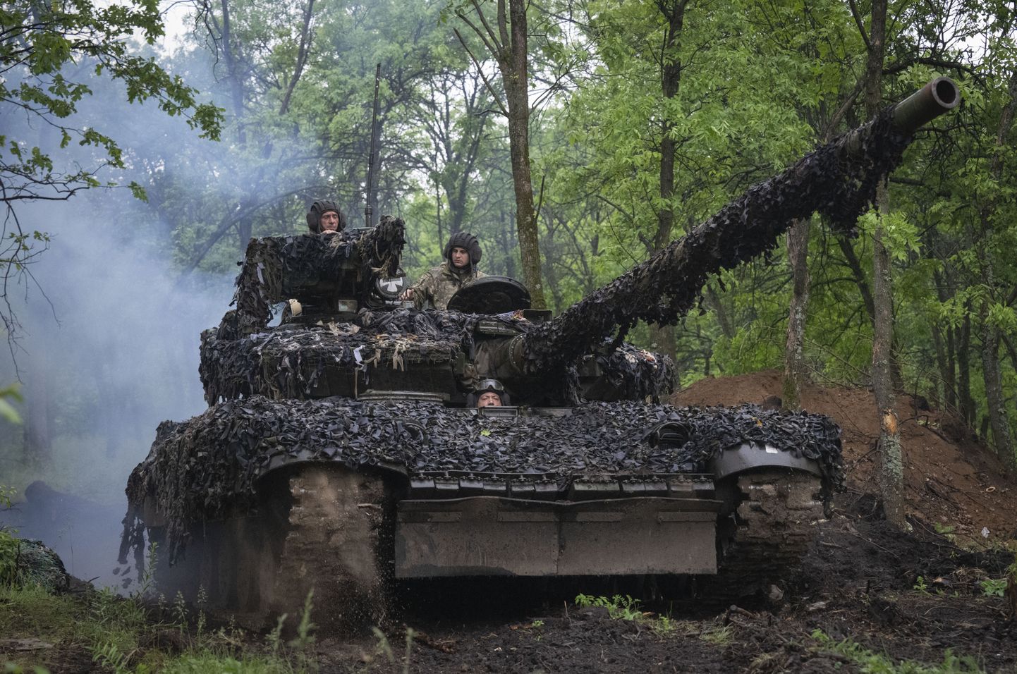 Украинские военные под Бахмутом.