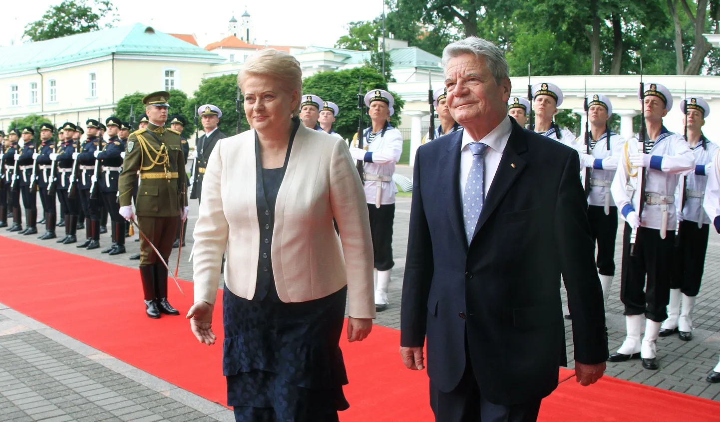 Leedu president Dalia Grybauskaitė (vasakul) ja tema Saksa kolleeg Joachim Gauck