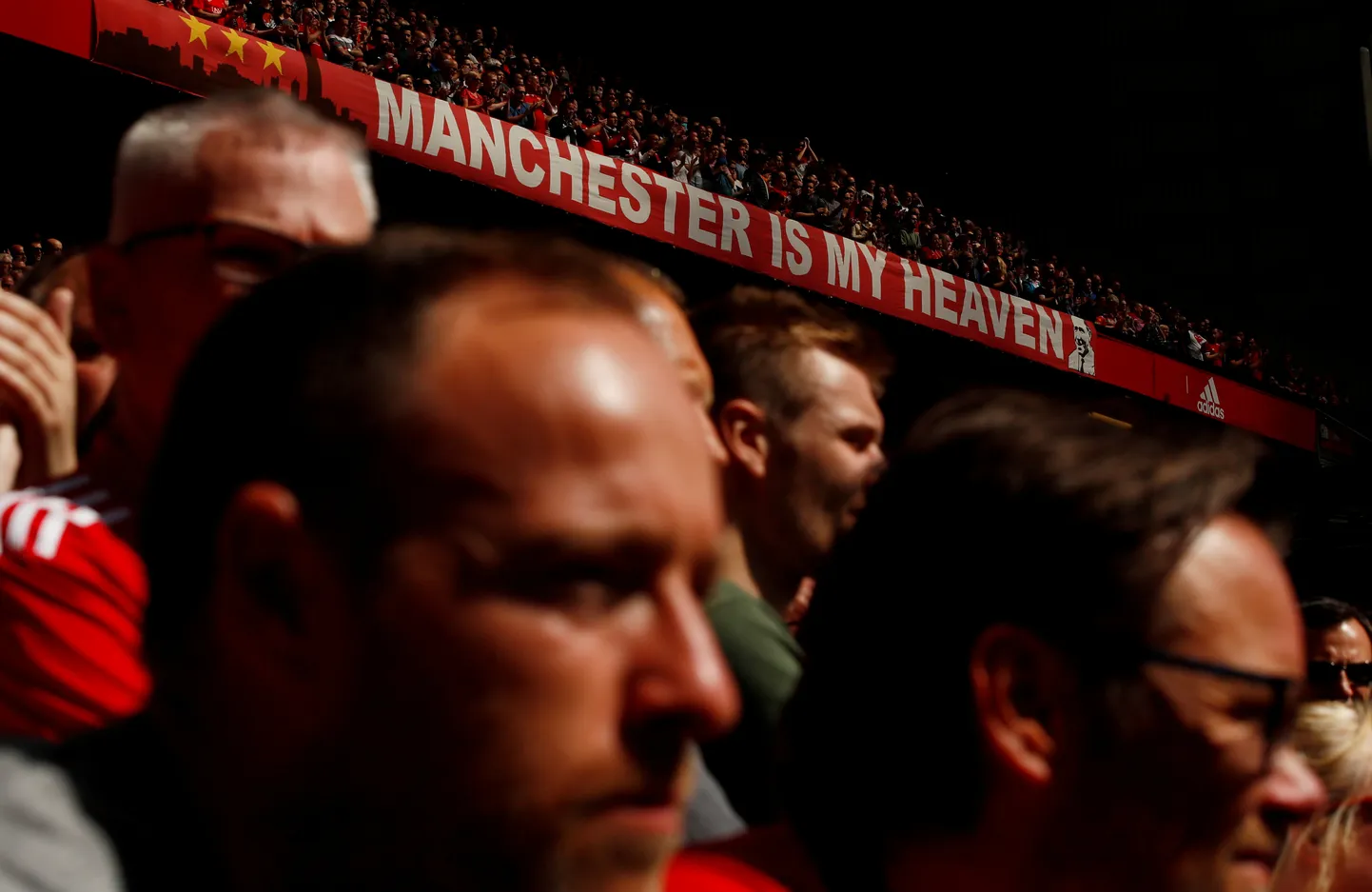 Manchester United'i fännid. Manchester United on väärtuselt teine sprodiklubi maailmas.