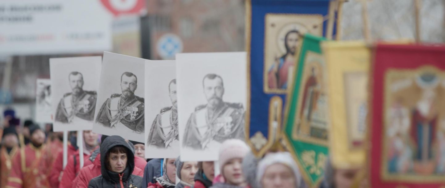 «Viimane reliikvia»: õigeusu protsessioonis kantakse tsaar Nikolai II pilte.