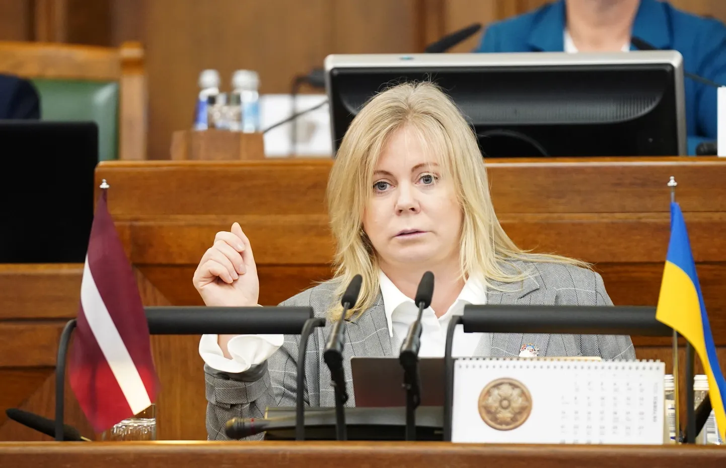Saeimas deputāte Viktorija Pleškāne Saeimas ārkārtas sēdē, kurā lemj par 2025.gada budžeta projekta un to pavadošo likumprojektu nodošanu izskatīšanai komisijās.