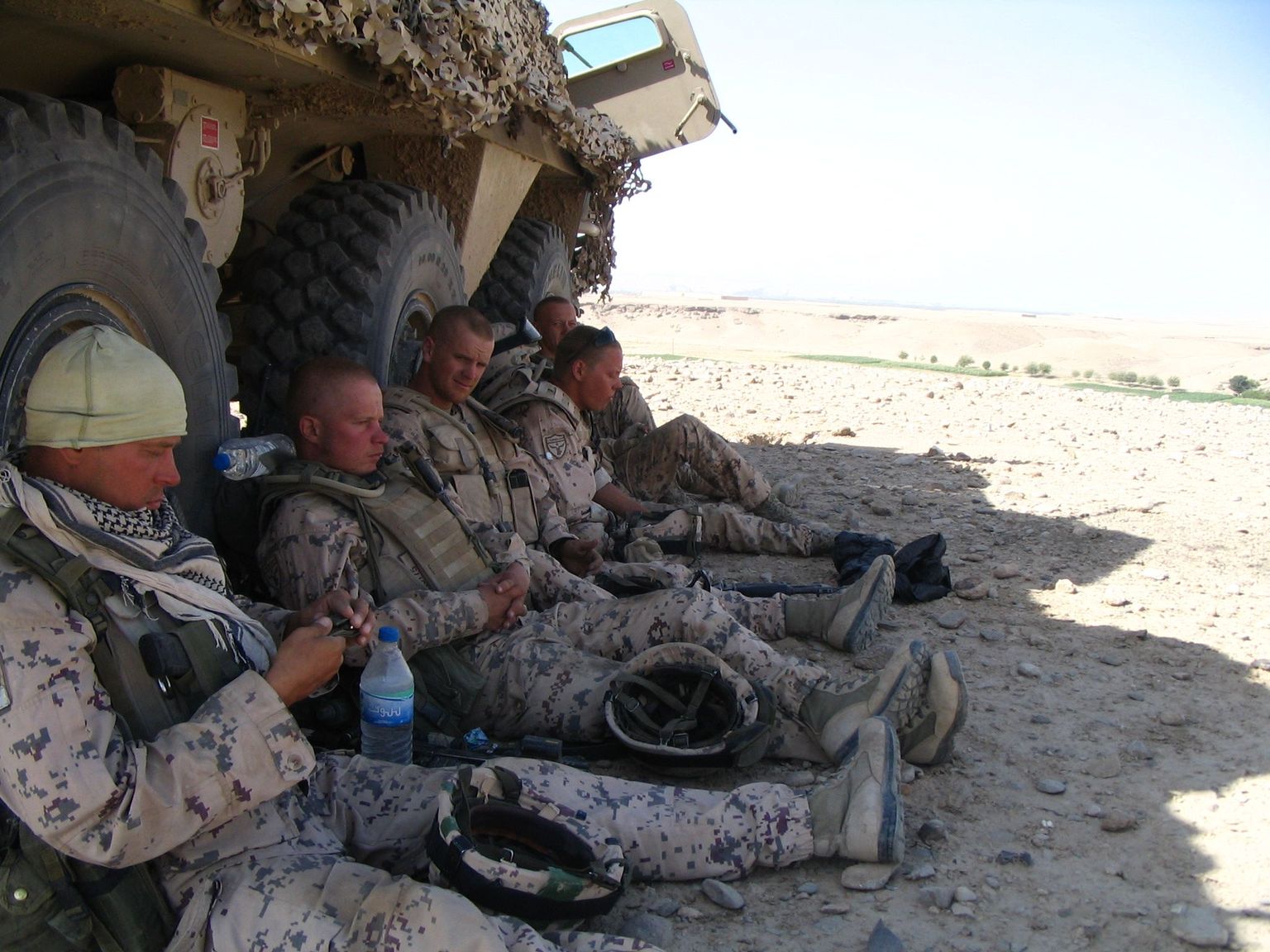 Eesti kaitseväelased Afganistanis puhkehetkel.