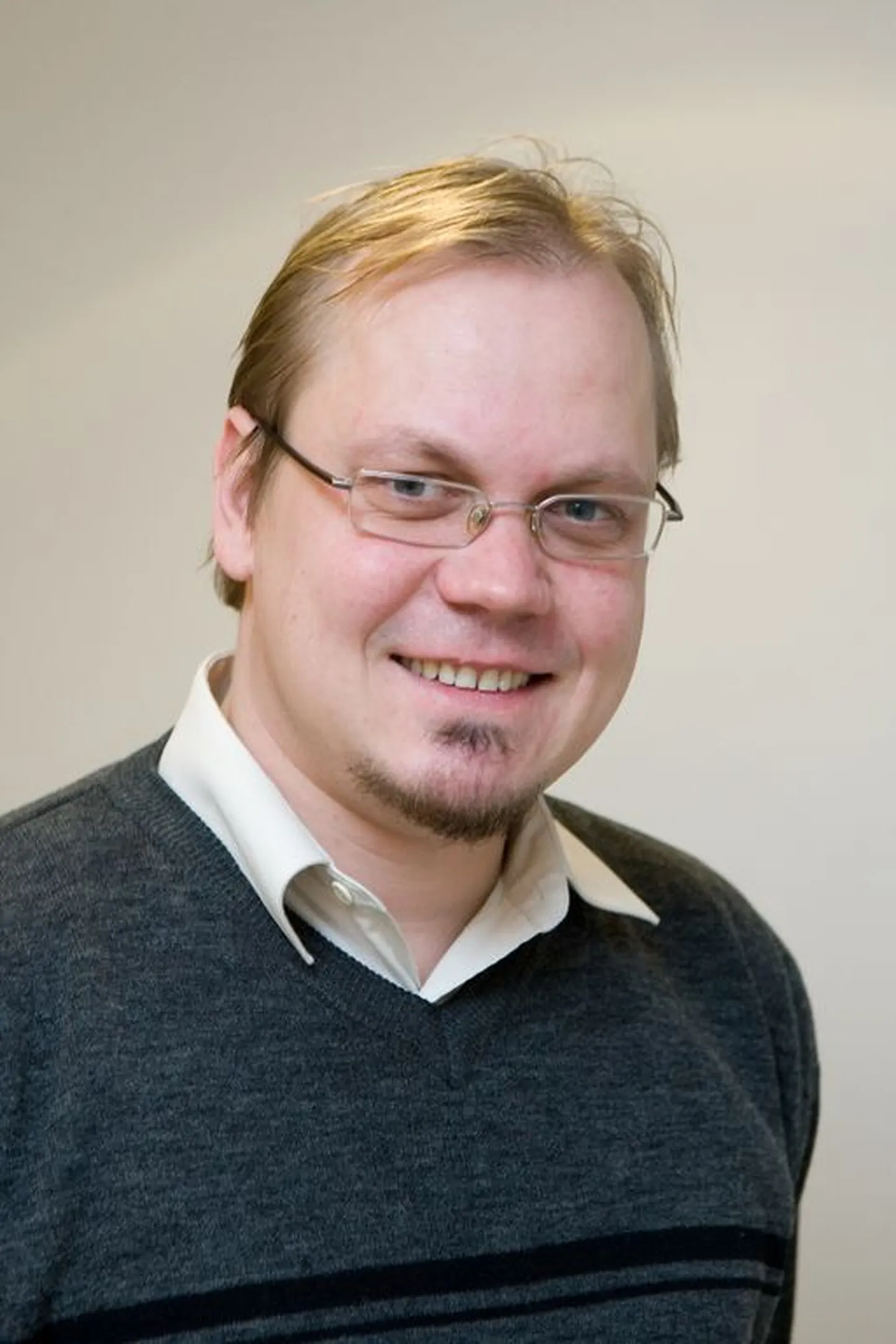 Seni Postimehe arvamustoimetuses töötanud Priit Rajalo asus tööle «Aktuaalse Kaamera» Tartu korrespondendina.