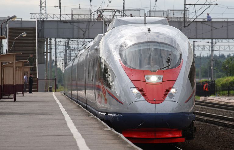 Siemensi kiirrong Sapsan Ljubani raudteejaamas Peterburi lähistel.  
