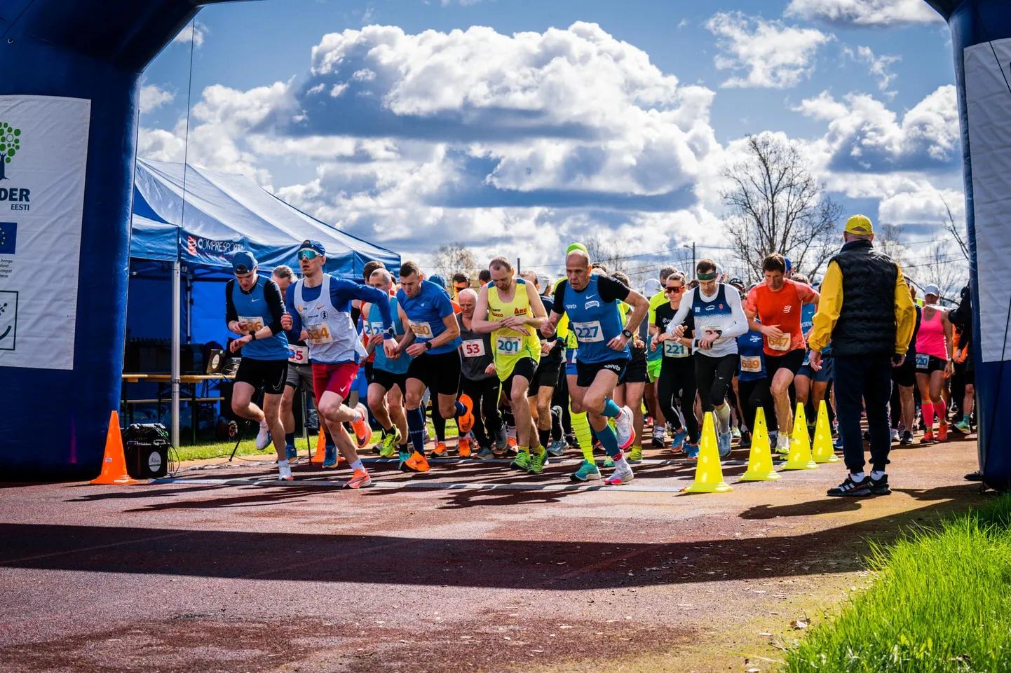 Vändra maratonist&nbsp;sai tänavu osa ligemale 350 spordisõpra.