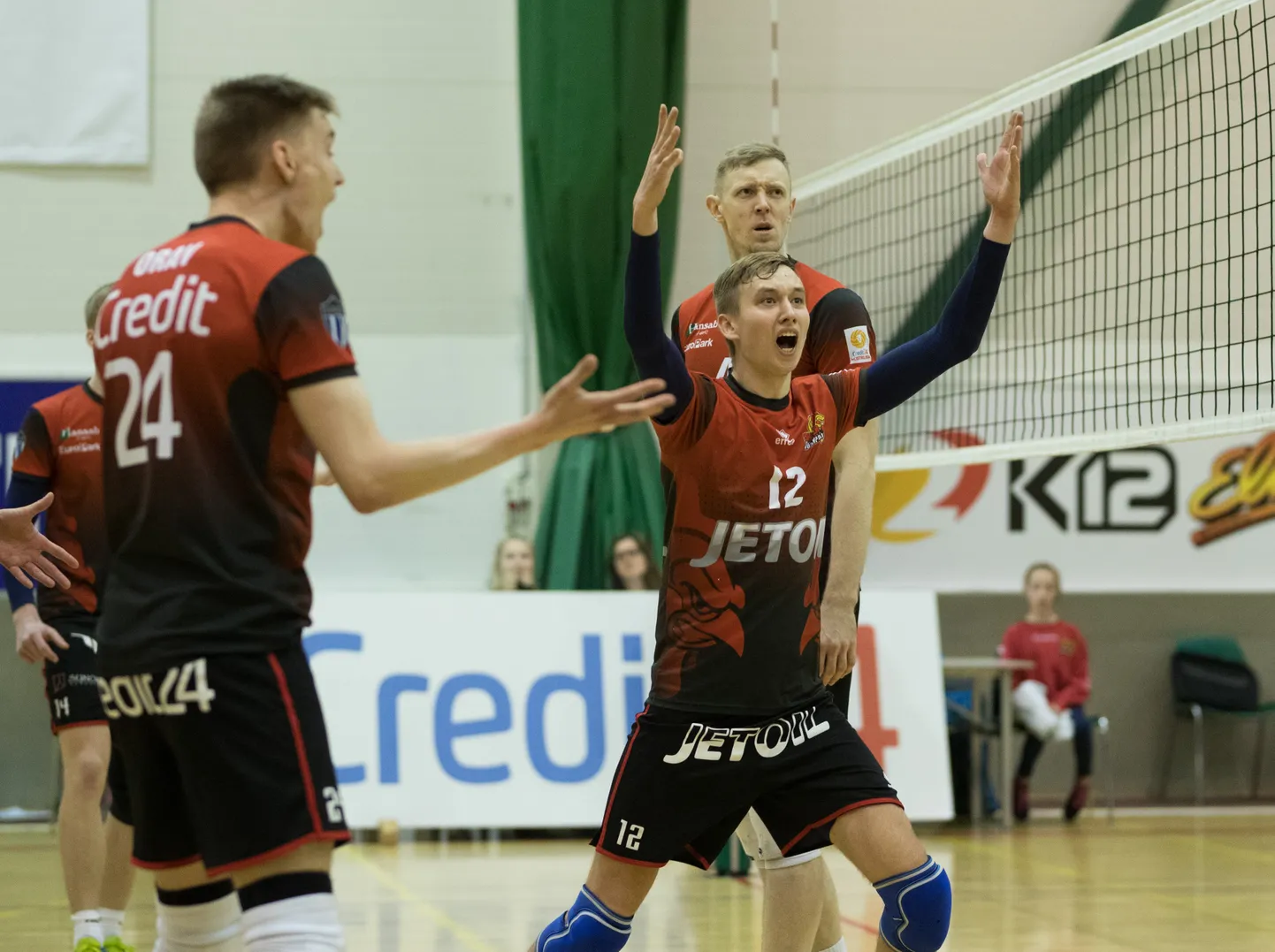 Tasavägise mängu saatuse otsustas kohtuniku eksimus: Selveri noor sidemängija Renet Vanker ei suuda Läti pukimehe otsust uskuda.