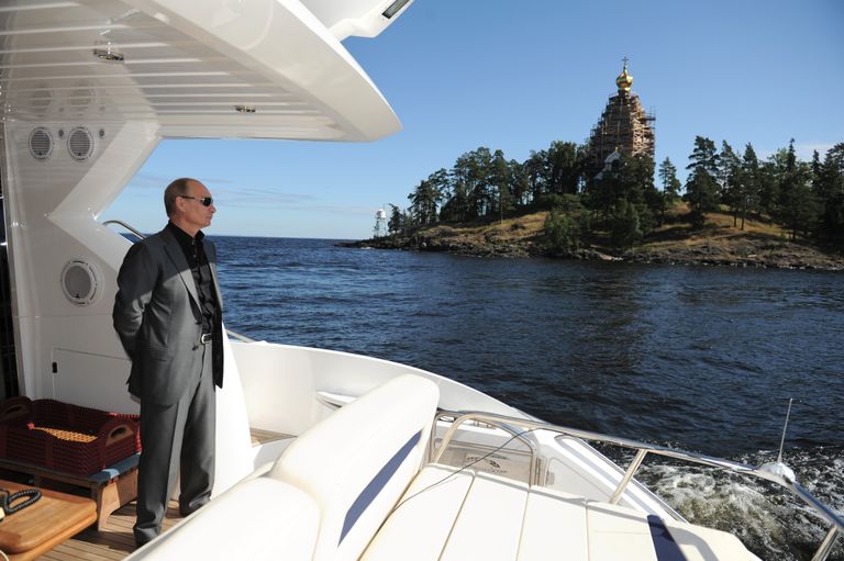 Vladimir Putin jahiga Laadoga järvel
