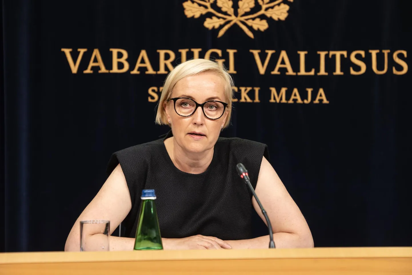 Haridus- ja teadusminister Kristina Kallas usaldab endiselt Eesti teadlasi, kuid on hämmeldunud, kui mitmes asutuses kiideti skandaali keskmesse sattunud uuring heaks.