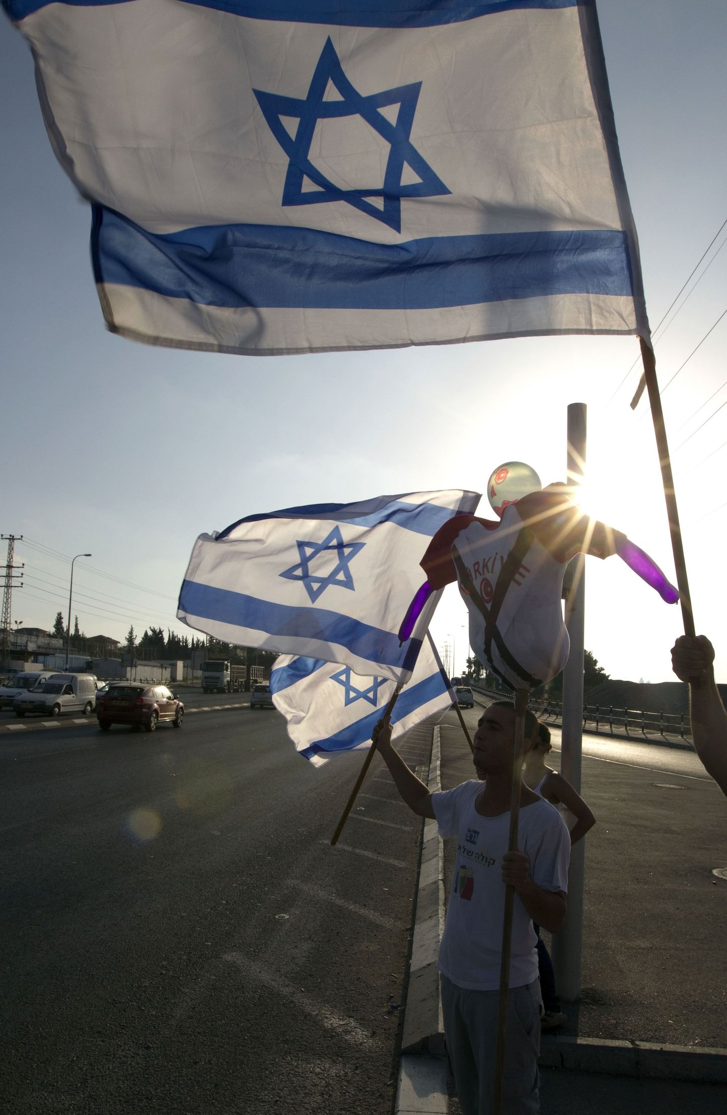 Noorukid Iisraeli lippudega