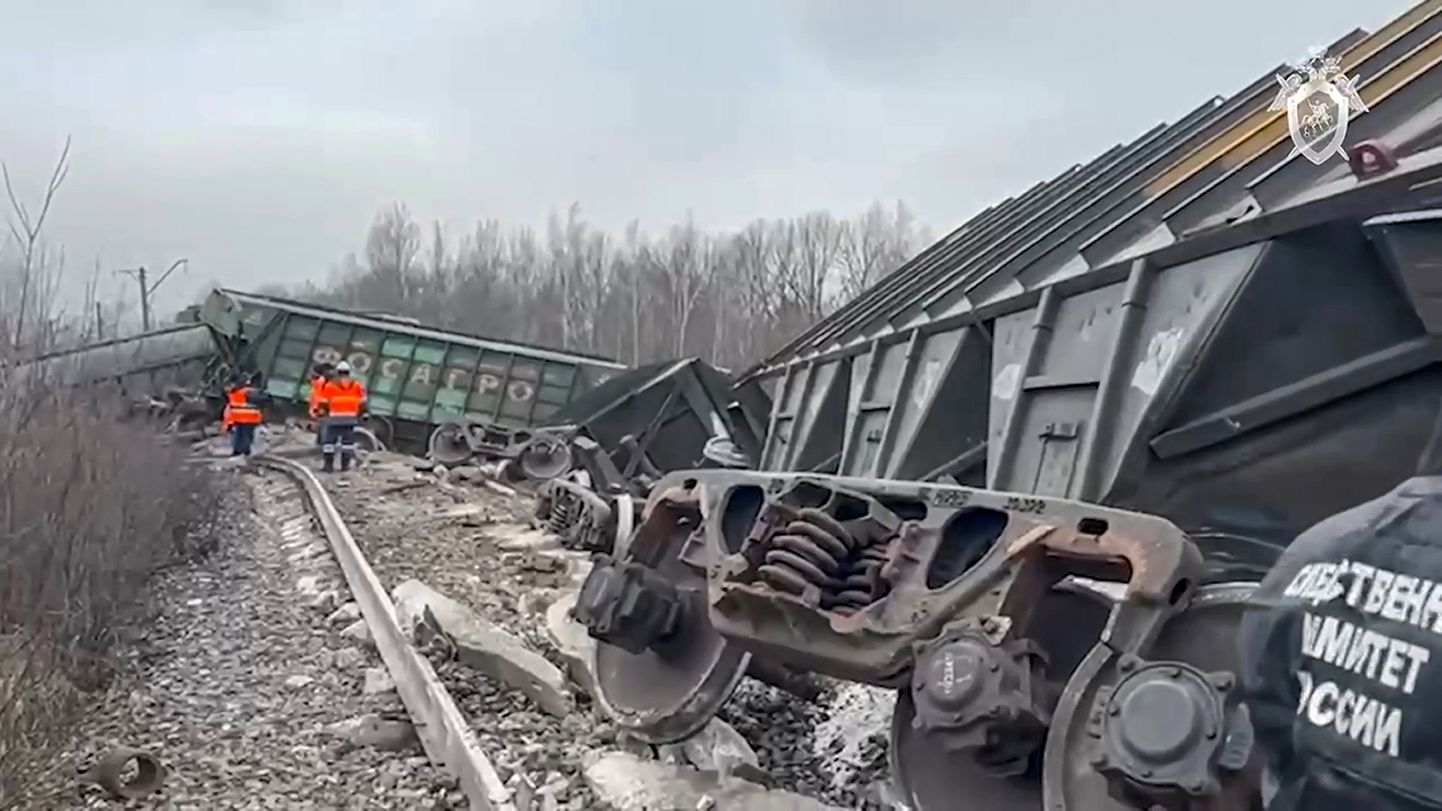 Rjazani raudteerünnaku tagajärjel kraavi sõitnud kaubarong.