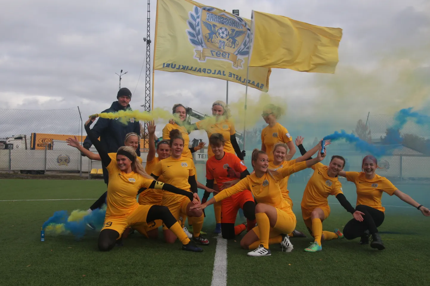 FC KURESSAARE naiskond hakkas Eesti jalgpallimeistrivõistlustel mängima esimest korda 2006. aastal.