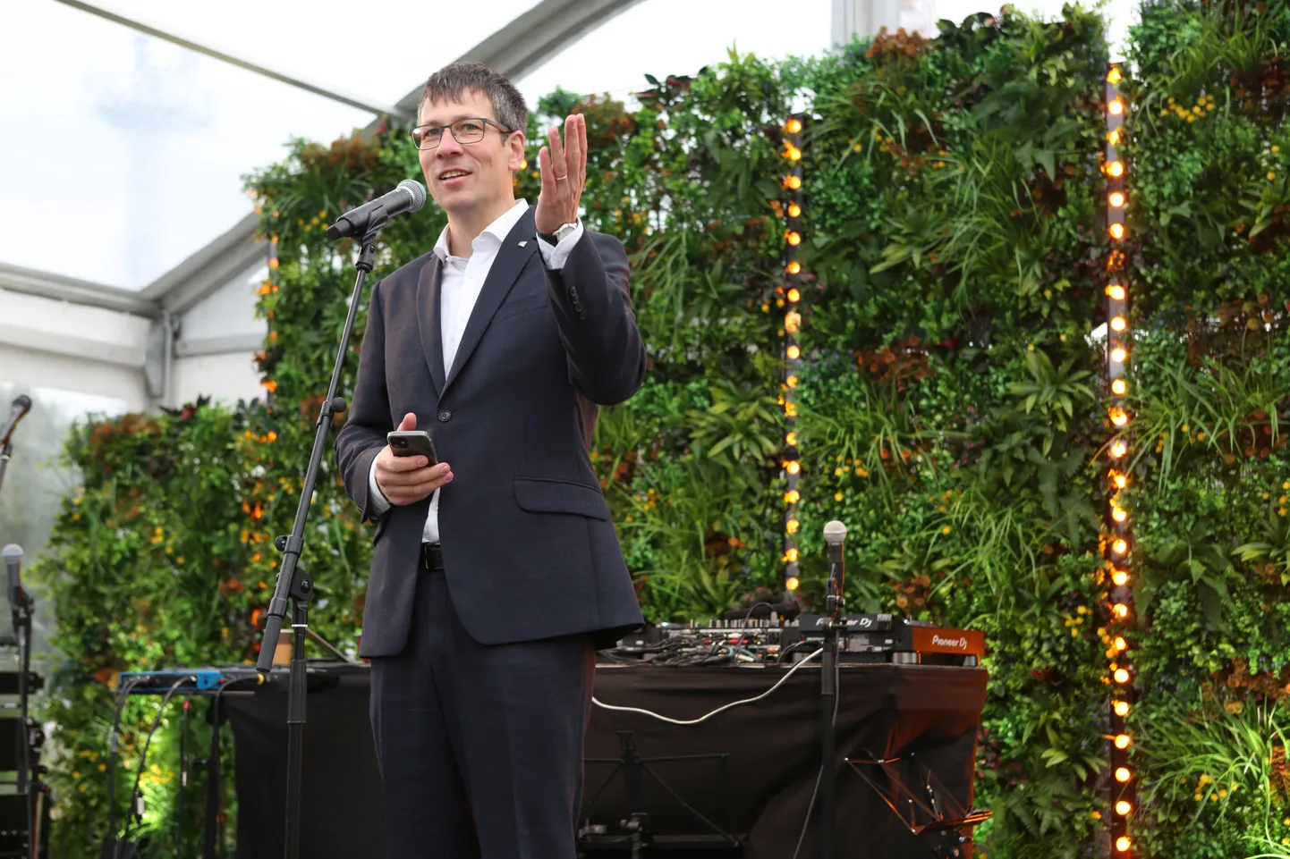 EY partner Ranno Tingas Eesti Aasta Ettevõtja 2022 konkurssi välja kuulutamas.