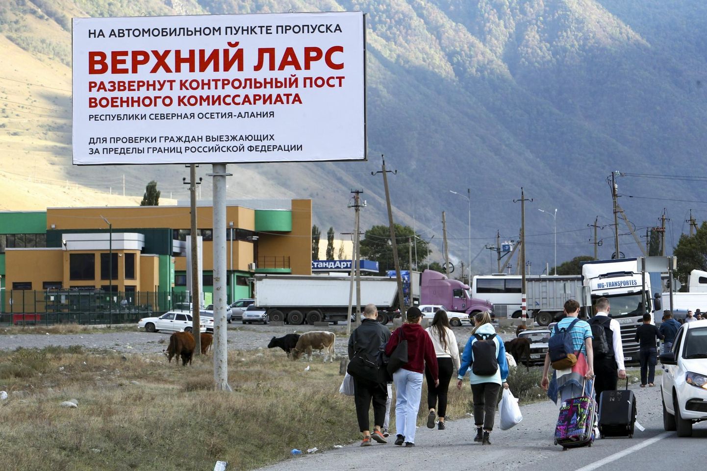 На пограничном переходе «Верхний Ларс» вдоль границы с Грузией открыт пункт российского военного комиссариата.