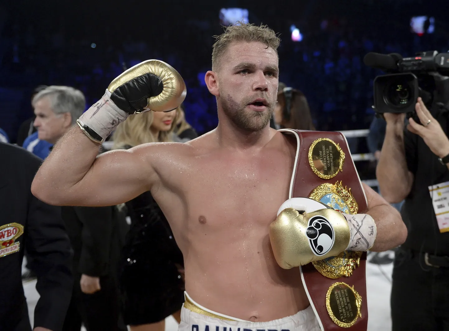 Suurbritannia poksija Billy Joe Saunders kaotas oma rumaluse tõrru poksijalitsentsi.