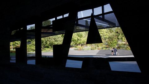 FIFA plaanib luua suurvõistlusi korraldava kasumit taotleva tütarettevõtte, UEFA on marus