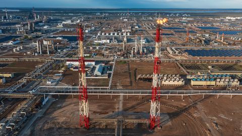 VIDEO ⟩ Ukraiņi uzbrukuši naftas pārstrādes rūpnīcai Volgogradā