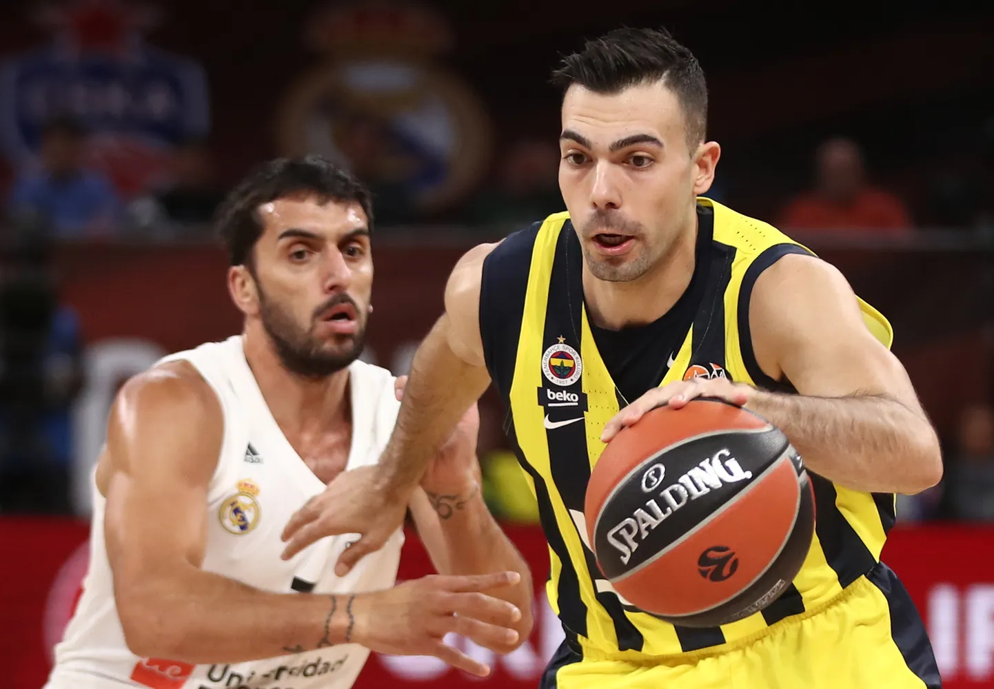 Kostas Sloukas paremal Euroliiga play-offi kolmanda koha mängus Madridi Reali vastu.