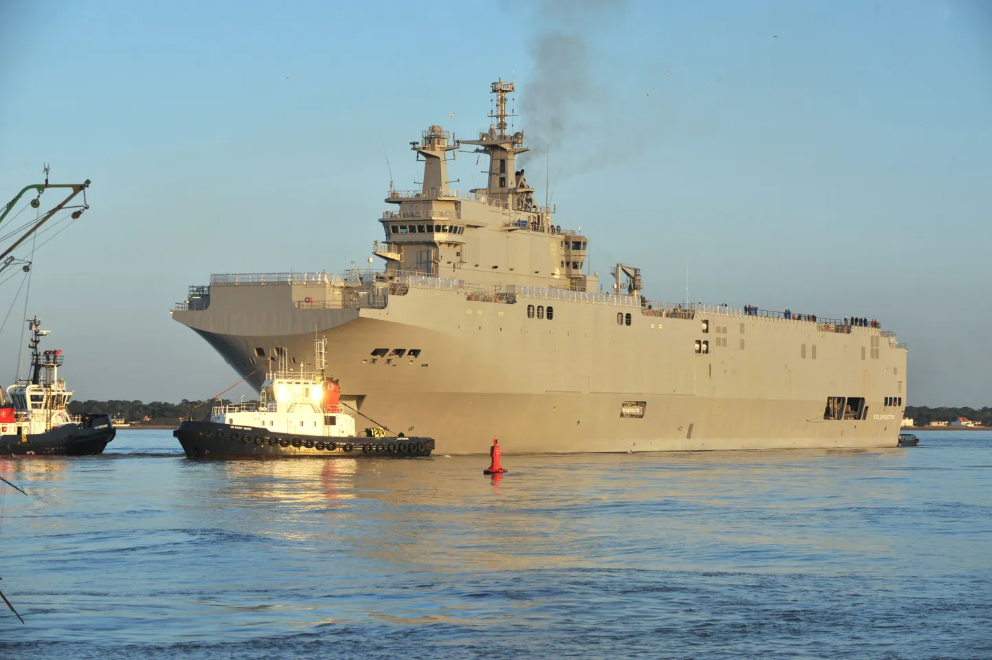 Mistral-klassi kopterikandja Vladivostok sooritas Lääne-Prantsusmaal laevatehase juures esimese meresõidu 5. märtsil.