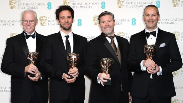 Билл Уэстенхофер (на фото второй справа) получил статуэтку за лучшие визуальные эффекты в фильме «Жизнь Пи» 