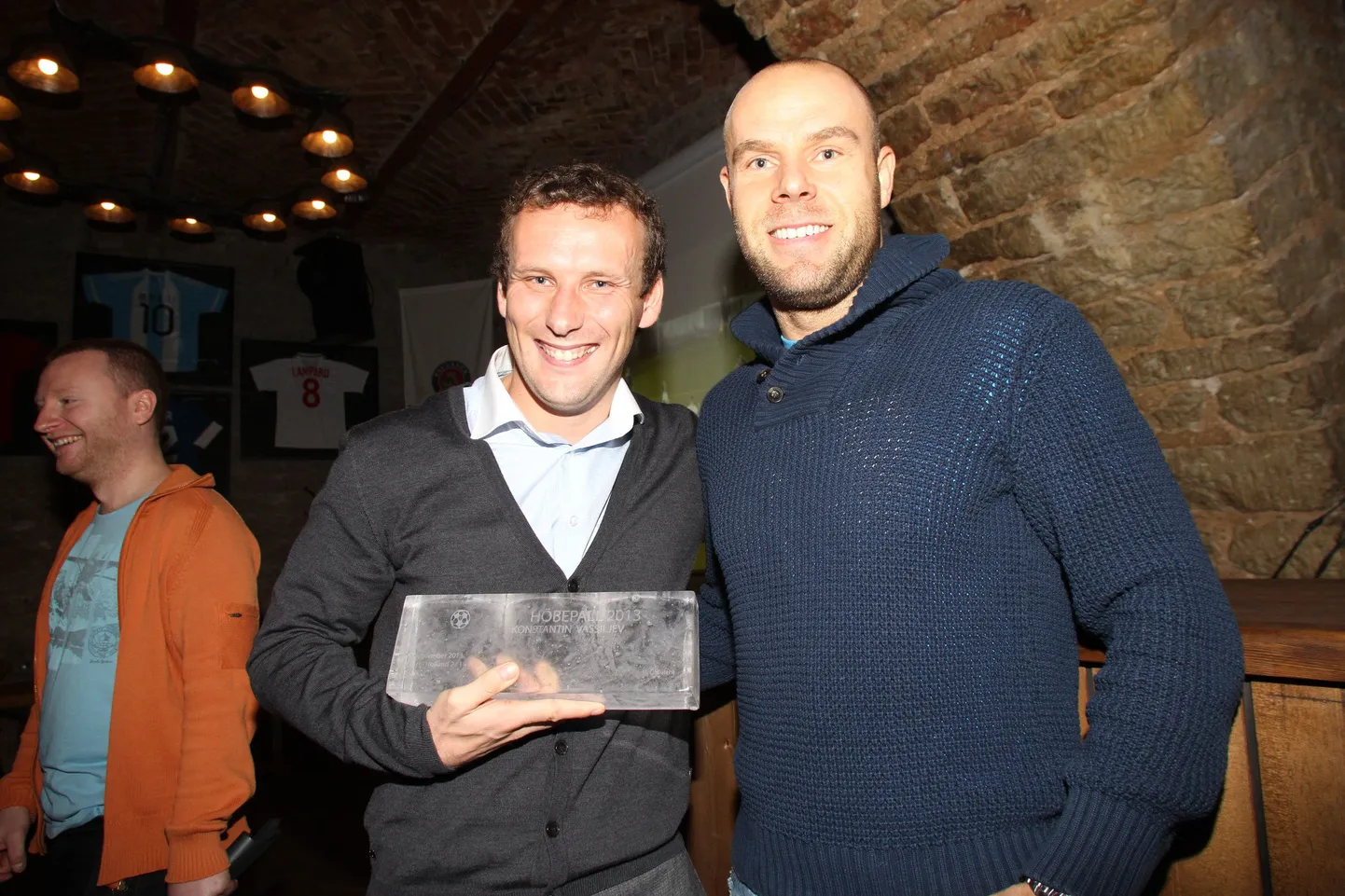 Möödunud aastal võitis Hõbepalli Konstantin Vassiljev (vasakul). Iluväravale andis kauni söödu Joel Lindpere.