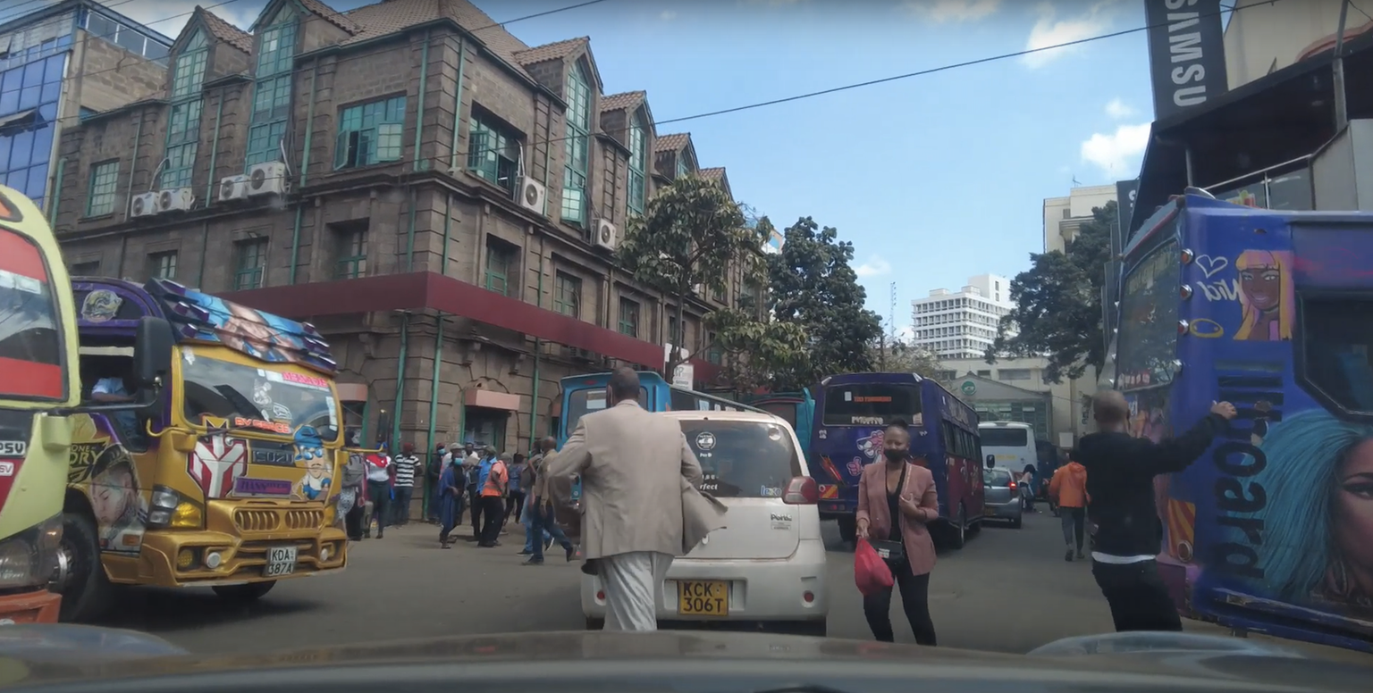 Nairobis elades õpib liiklusvahendeid mitte liialt kartma.