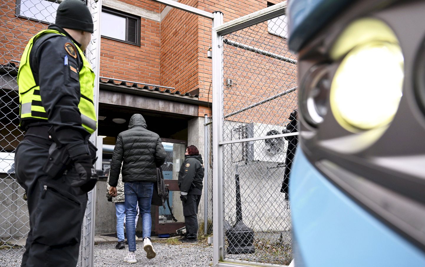 Soome usub, et Venemaa suunab olukorra destabiliseerimiseks teadlikult asüülitaotlejad Soome piiripunktidesse. Nuijamaa piiripunkti kaudu Soome saabunud asüülitaotlejad neljapäeval Lappeenranta pagulaskeskuses.