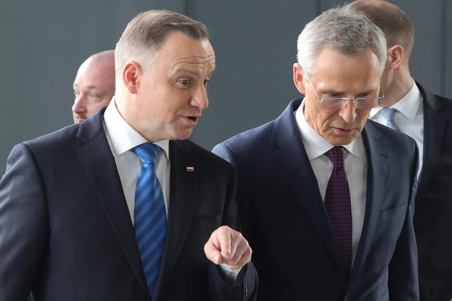 NATO allika andmetel on Poola president Andrzej Duda (vasakul) vestelnud juhtumist alliansi juhi Jens Stoltenbergiga